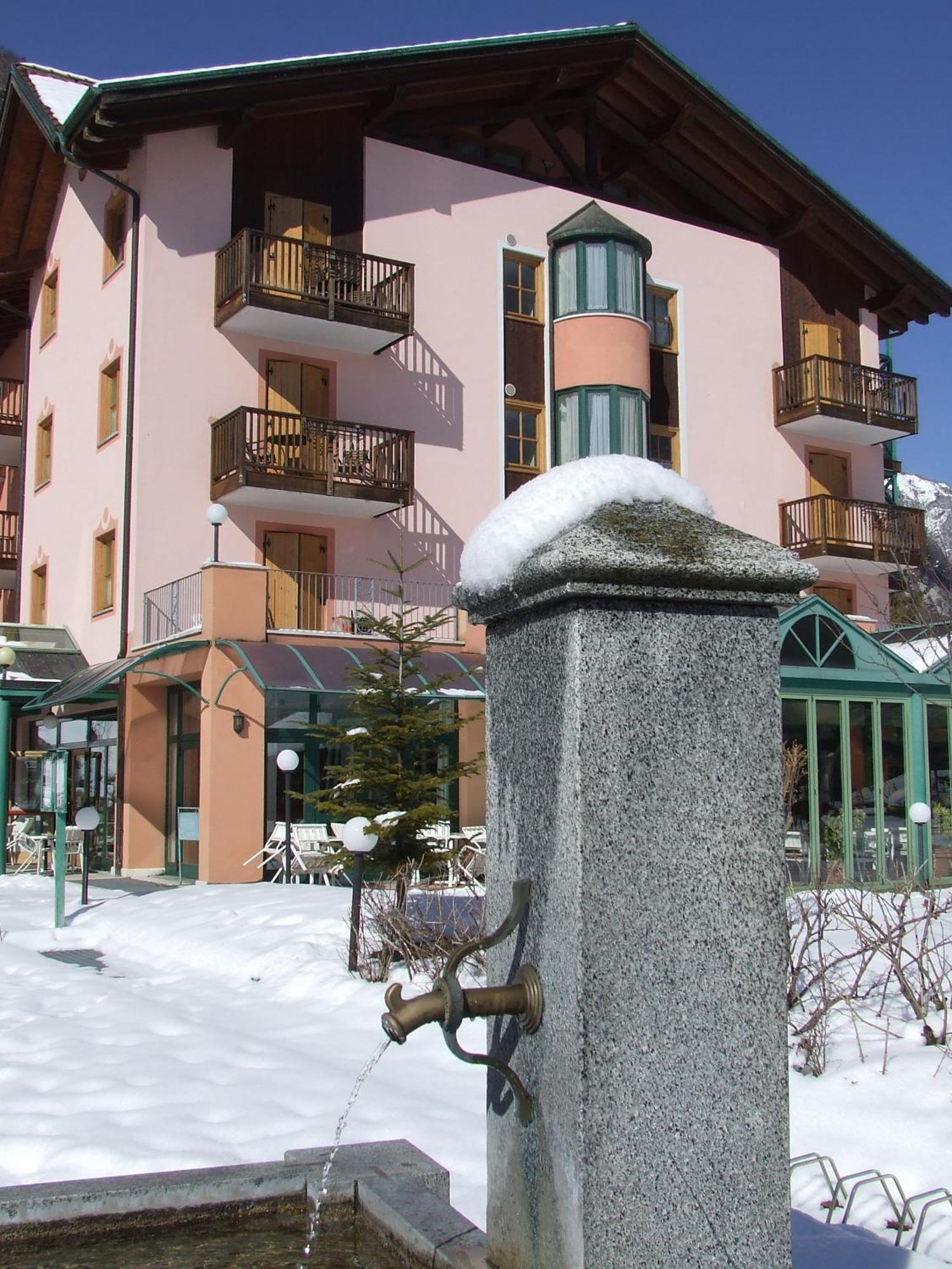 Club Hotel Tenno Buitenkant foto